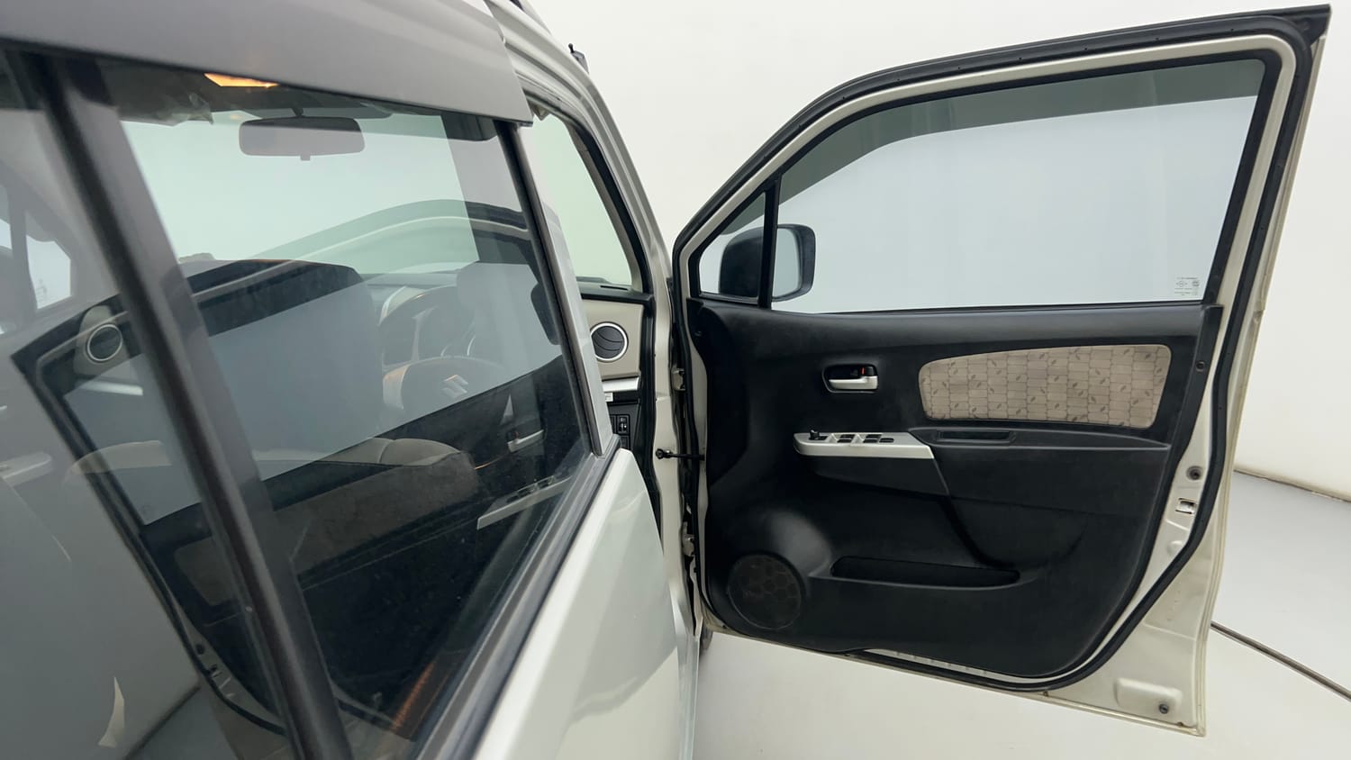 Used 2016 Maruti Suzuki Wagon R 1.0 VXI Petrol + CNG (Outside Fitted) Cng Manual interior RIGHT FRONT DOOR OPEN VIEW