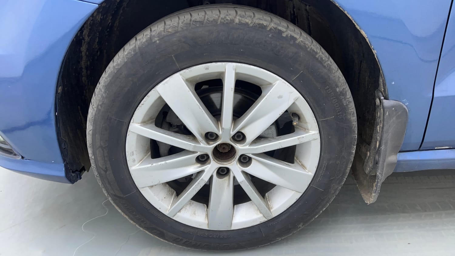 Used 2017 Volkswagen Ameo Highline1.2L (P) Petrol Manual tyres LEFT FRONT TYRE RIM VIEW