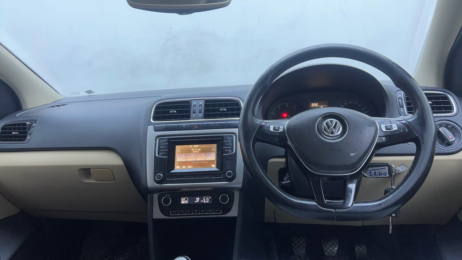 Used 2017 Volkswagen Ameo Highline1.2L (P) Petrol Manual interior DASHBOARD VIEW