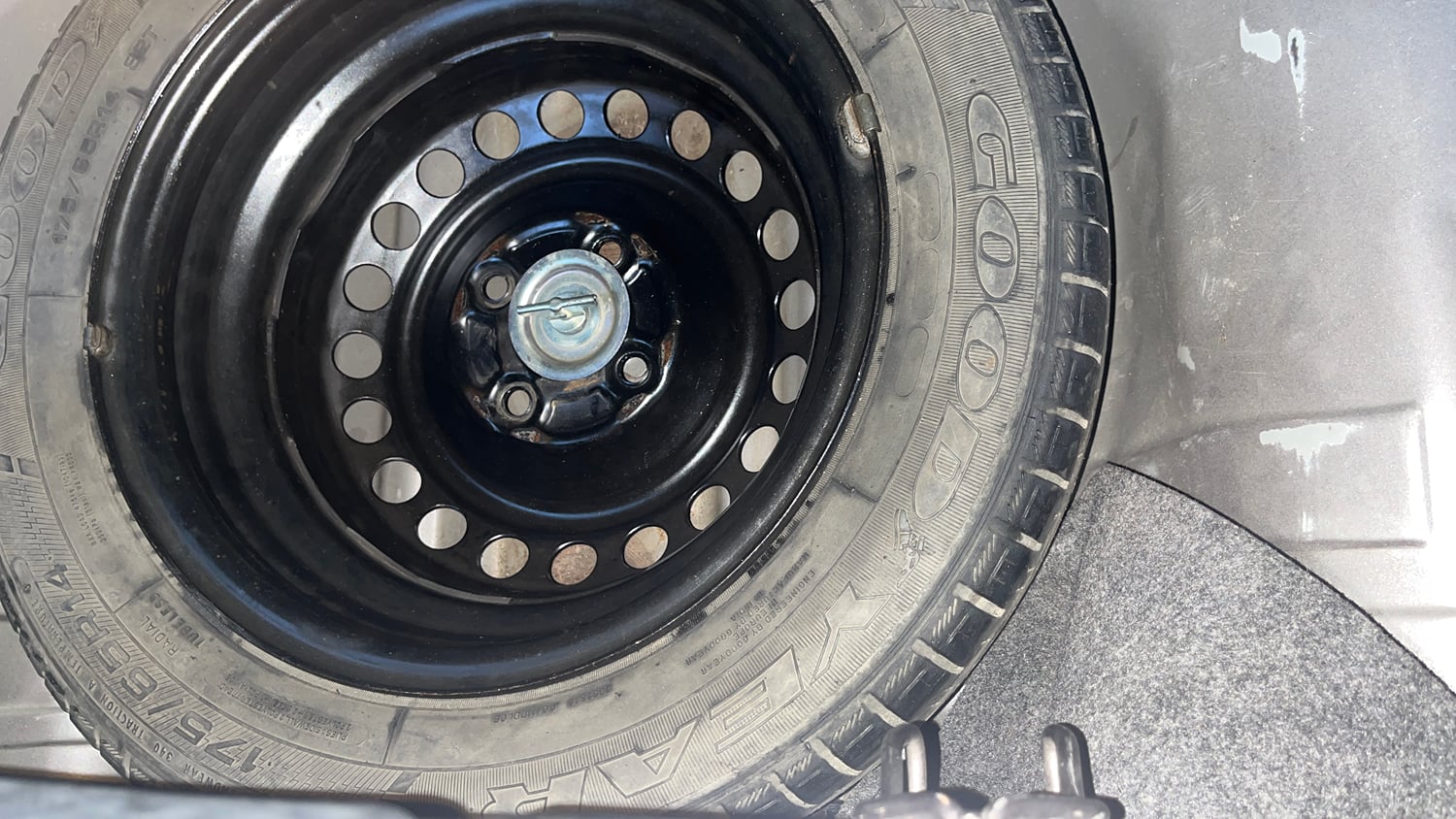 Used 2013 Honda Brio S(O)MT Petrol Manual tyres SPARE TYRE VIEW