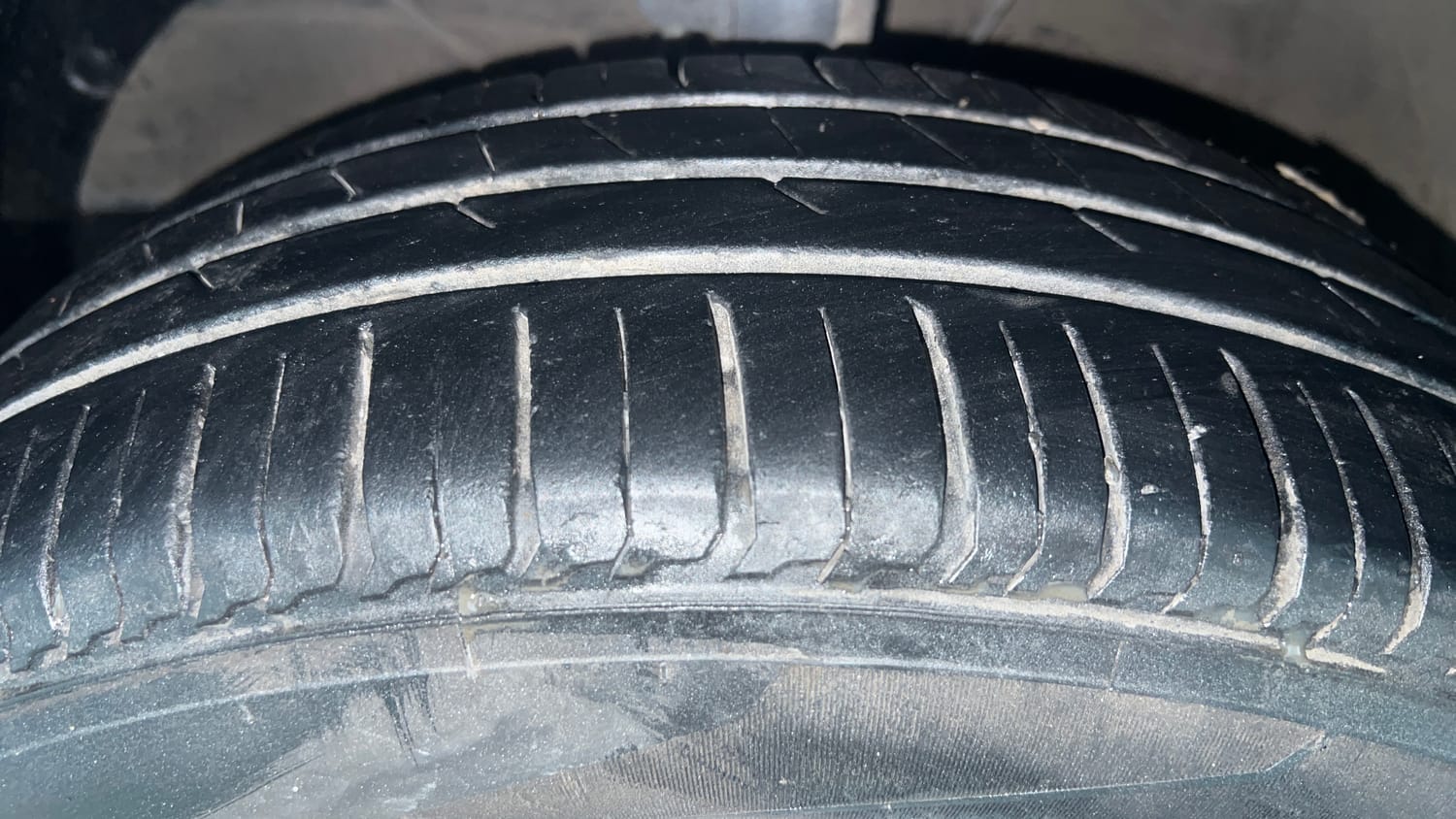 Used 2017 Maruti Suzuki Baleno Delta 1.2 Petrol Manual tyres LEFT FRONT TYRE TREAD VIEW