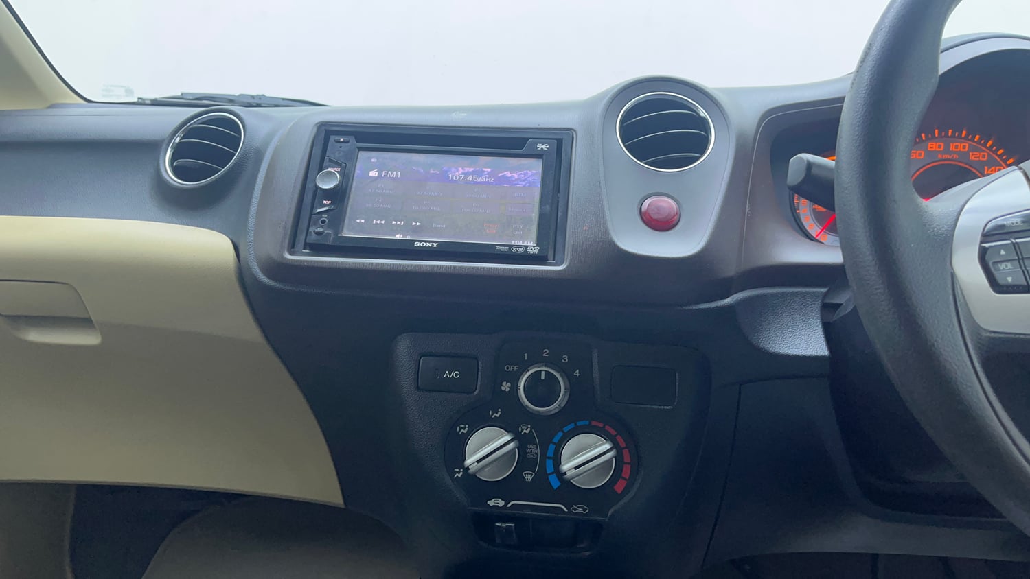 Used 2013 Honda Brio S(O)MT Petrol Manual interior MUSIC SYSTEM & AC CONTROL VIEW