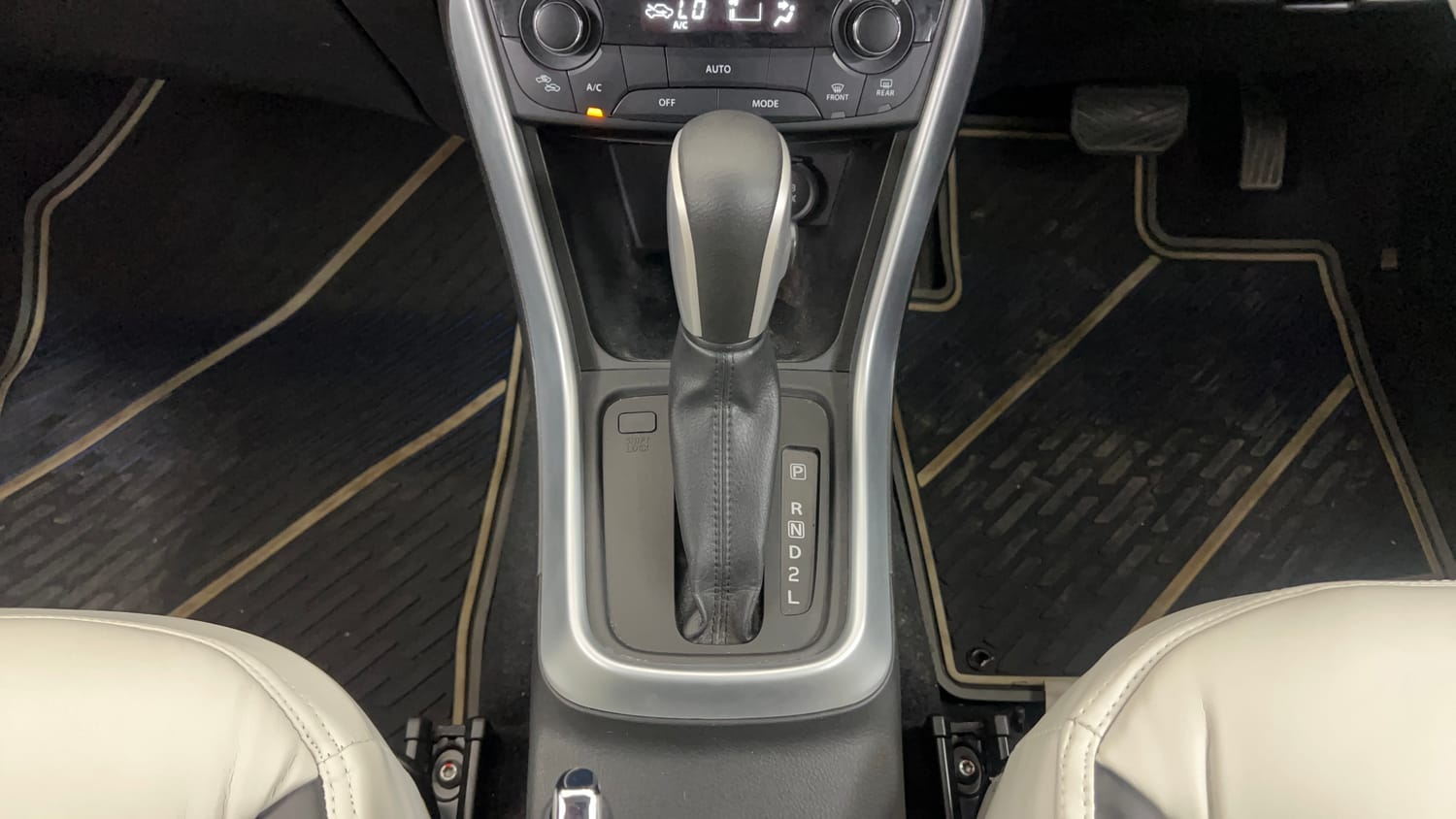 Used 2022 Maruti Suzuki S-Cross Alpha AT Petrol Automatic interior GEAR  KNOB VIEW