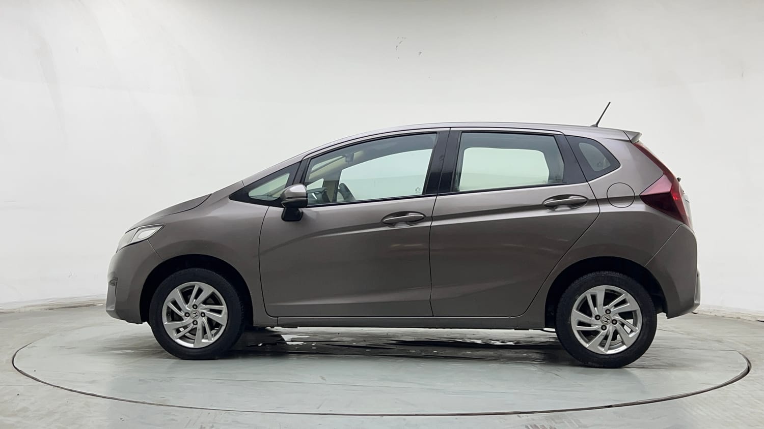 Used 2015 Honda Jazz V AT Petrol Petrol Automatic exterior LEFT SIDE VIEW