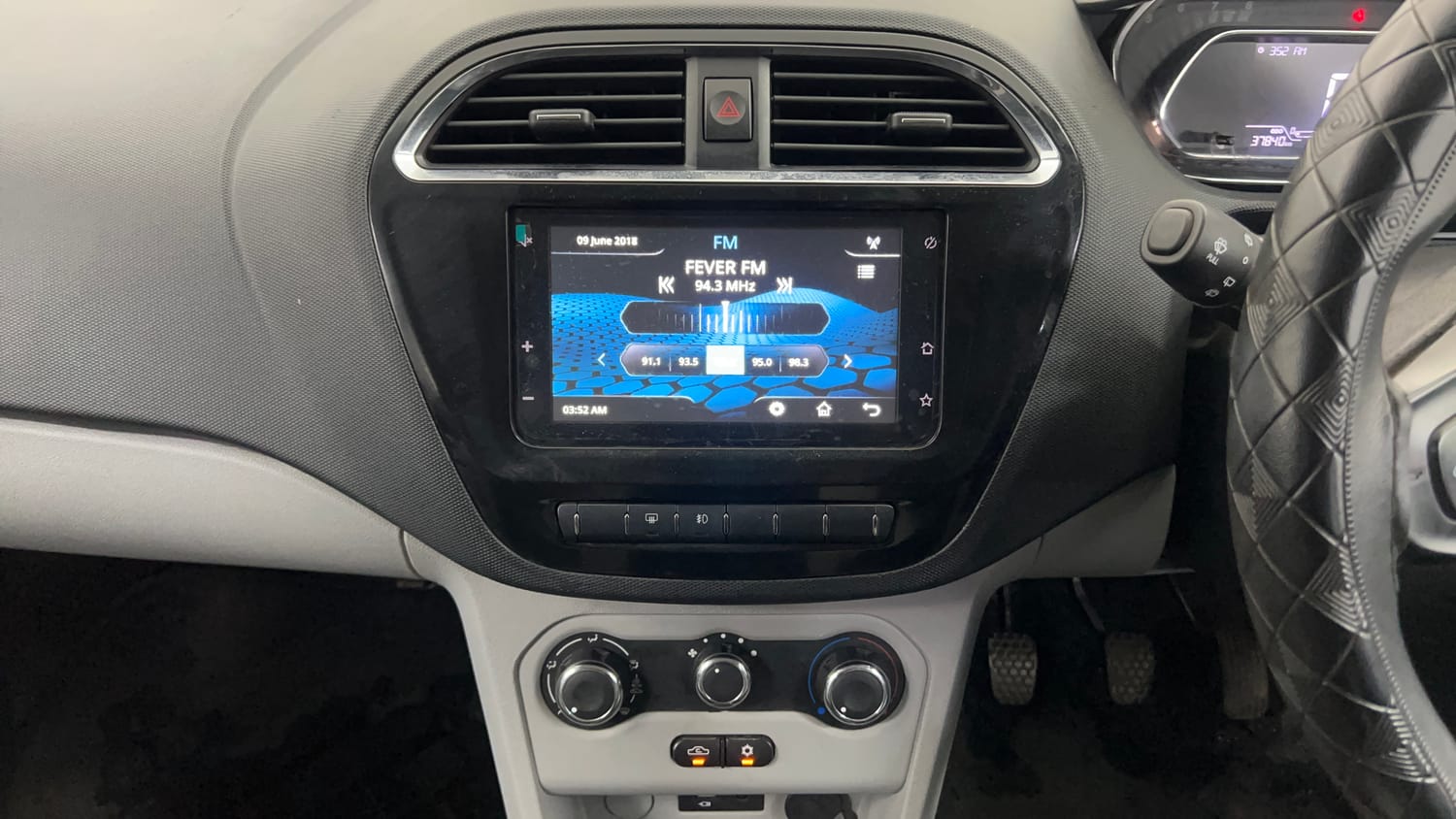 Used 2020 Tata Tiago Revotron XZ Petrol Manual interior MUSIC SYSTEM & AC CONTROL VIEW