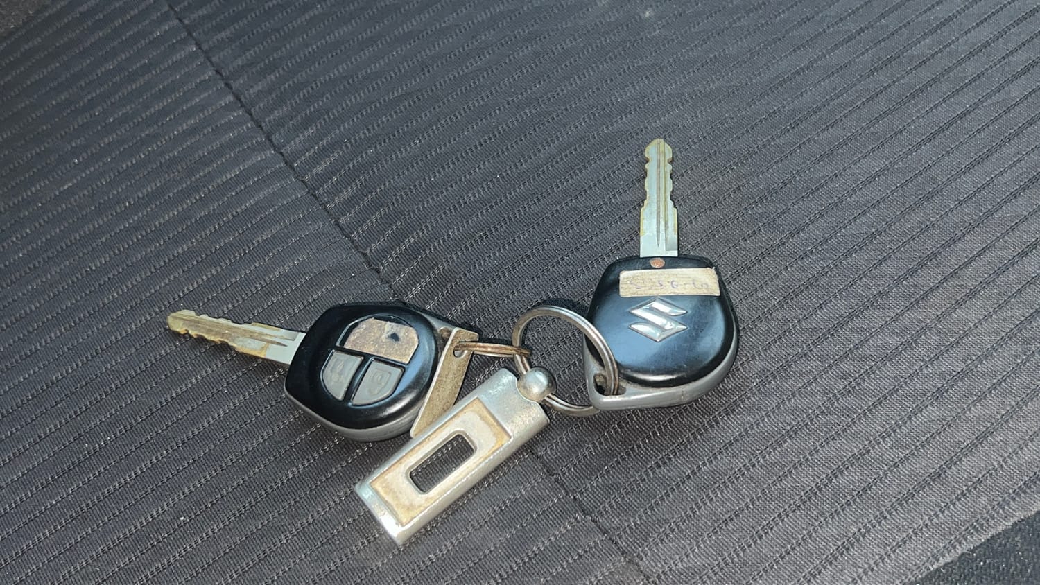 Used 2015 Maruti Suzuki Swift VXi Petrol Manual extra CAR KEY VIEW
