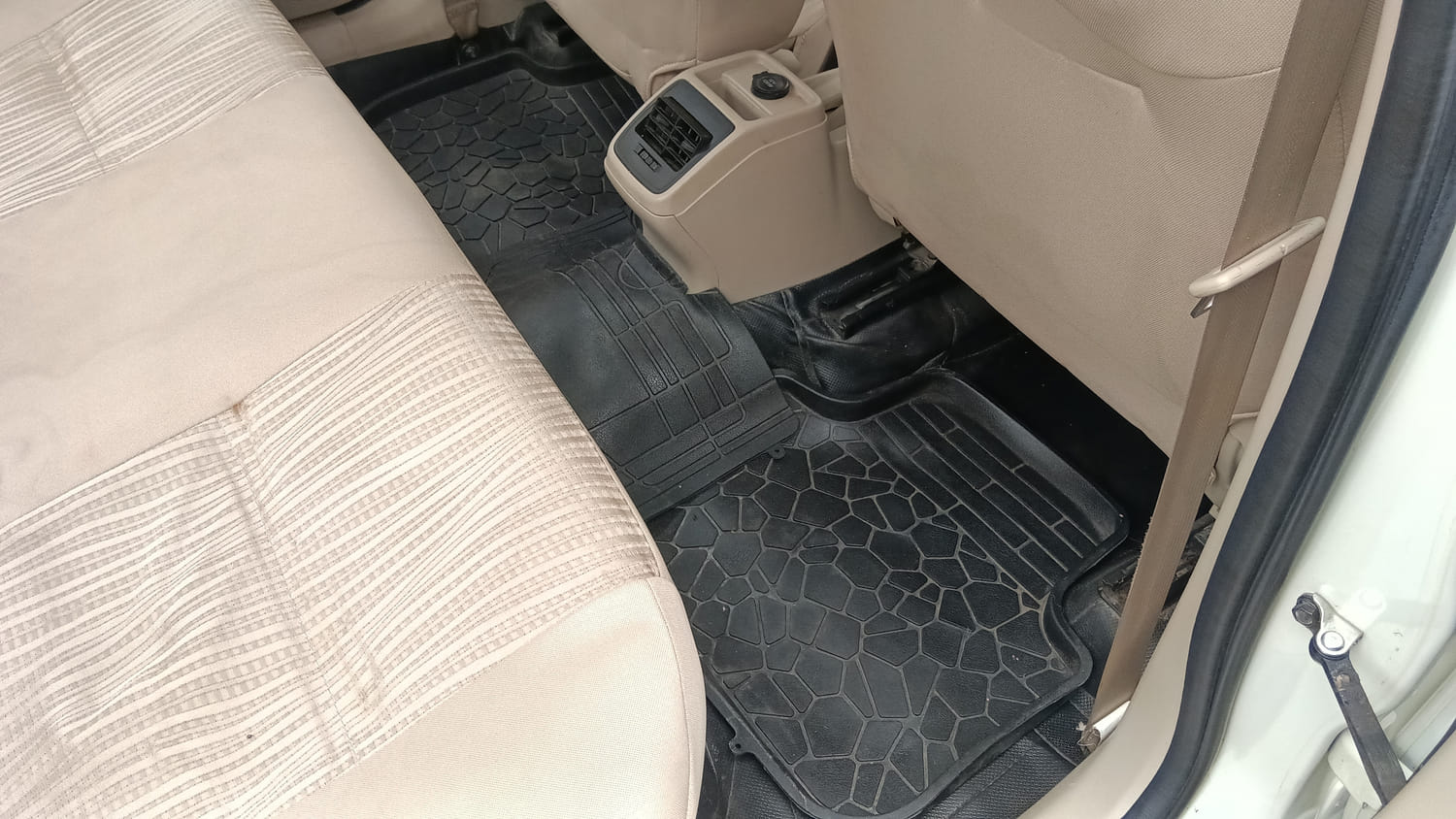 Used 2018 Maruti Suzuki Dzire VDi AMT Diesel Automatic interior RIGHT SIDE REAR DOOR CABIN VIEW