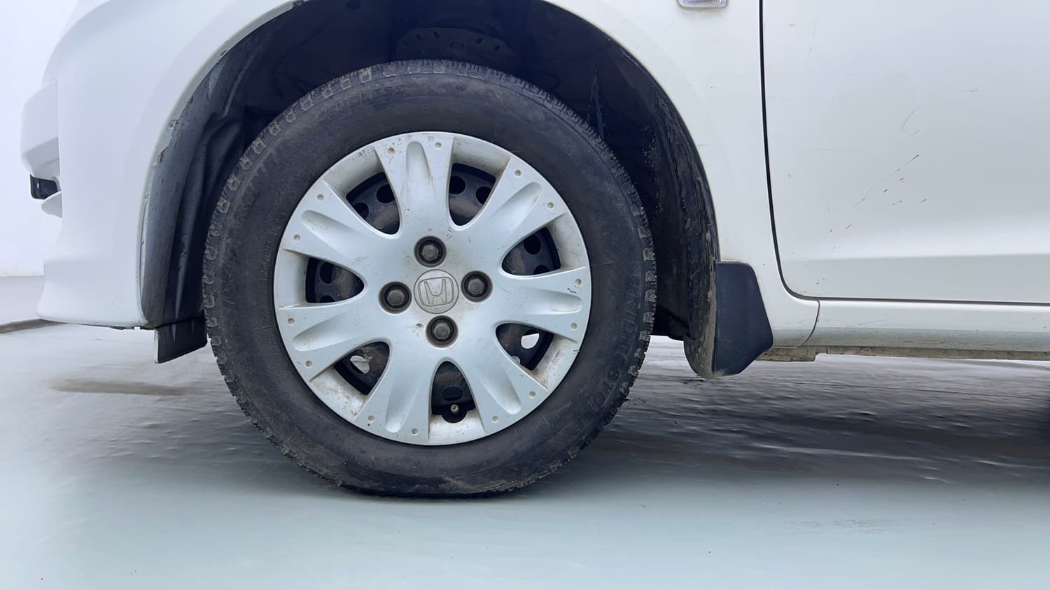 Used 2013 Honda Amaze 1.2 S i-VTEC Petrol Manual tyres LEFT FRONT TYRE RIM VIEW