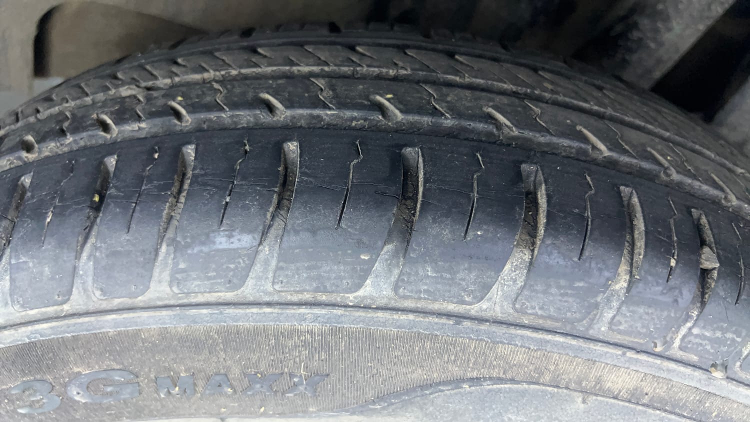 Used 2019 Maruti Suzuki Swift VXi AMT Petrol Automatic tyres LEFT REAR TYRE TREAD VIEW