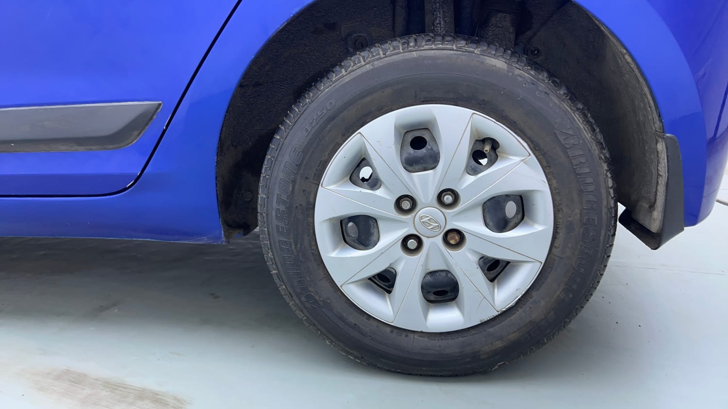 Used 2014 Hyundai Elite i20 Sportz 1.2 Petrol Manual tyres LEFT REAR TYRE RIM VIEW
