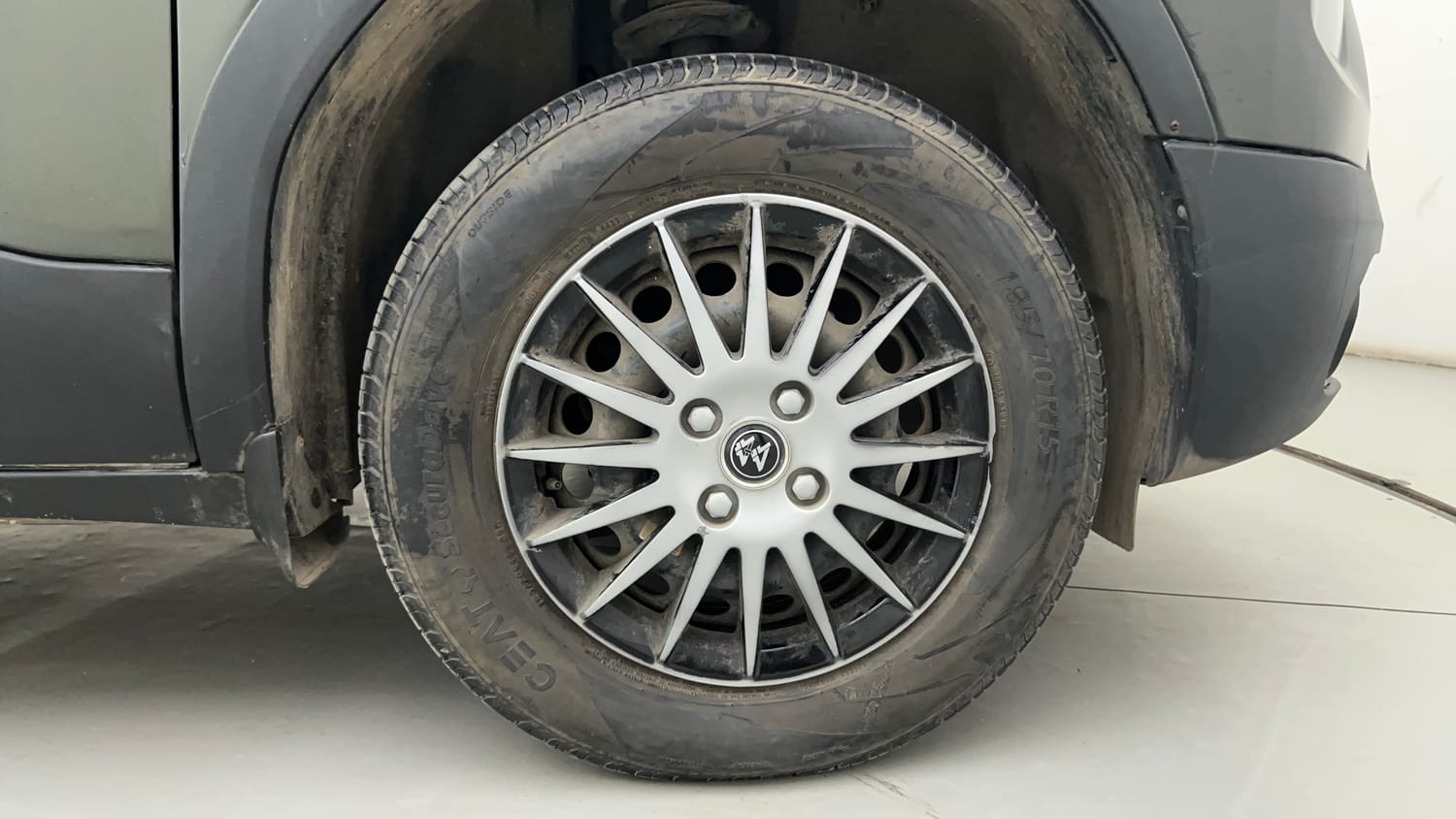 Used 2023 Tata Punch Camo Accomplished AMT Petrol Automatic tyres RIGHT FRONT TYRE RIM VIEW