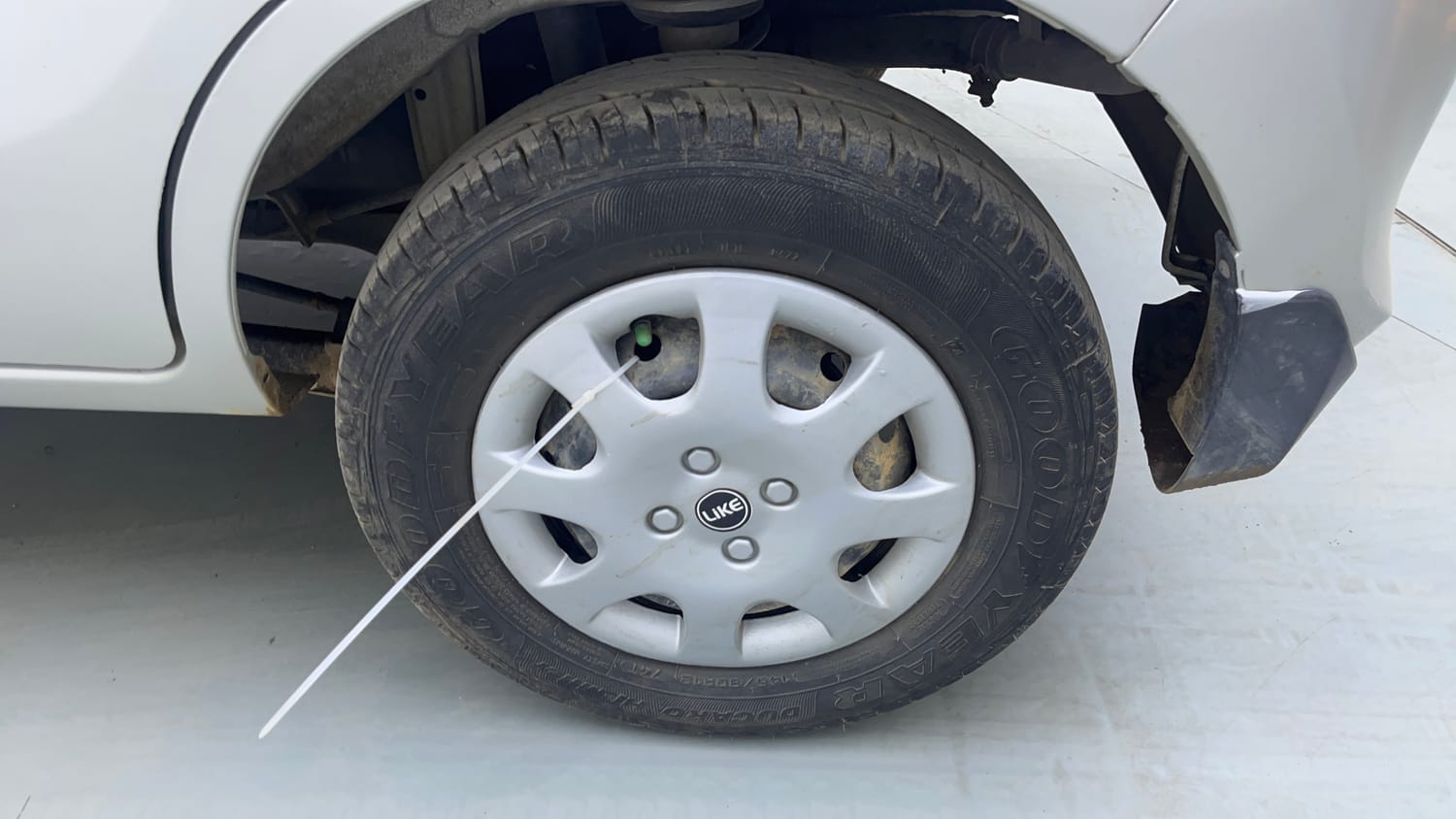 Used 2018 Maruti Suzuki Alto 800 LXi (O) Petrol Manual tyres LEFT REAR TYRE RIM VIEW