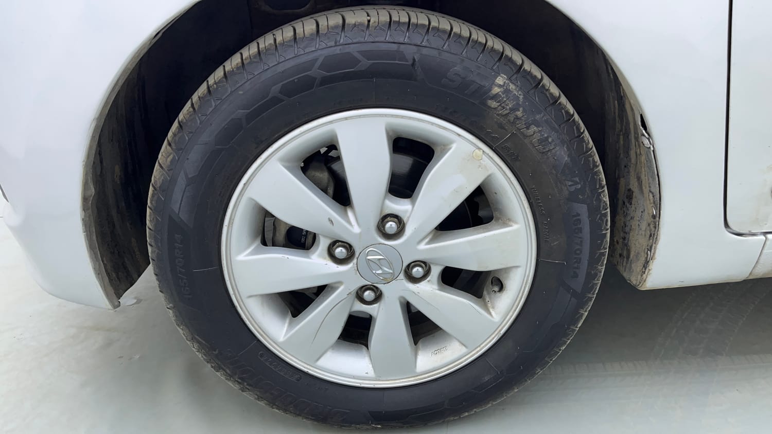 Used 2015 Hyundai Xcent S 1.2 (O) Petrol Manual tyres LEFT FRONT TYRE RIM VIEW
