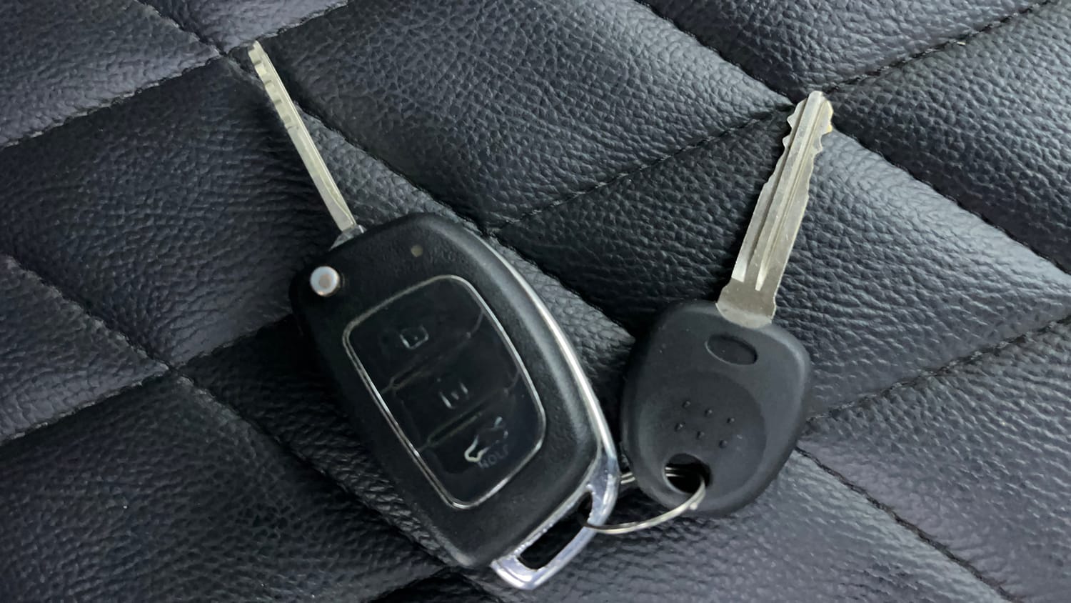 Used 2015 Hyundai Xcent S 1.2 (O) Petrol Manual extra CAR KEY VIEW