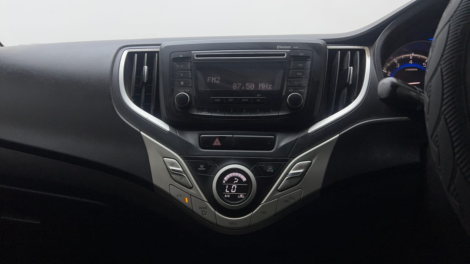 Used 2015 Maruti Suzuki Baleno Delta 1.2 Petrol Manual top_features Integrated (in-dash) music system