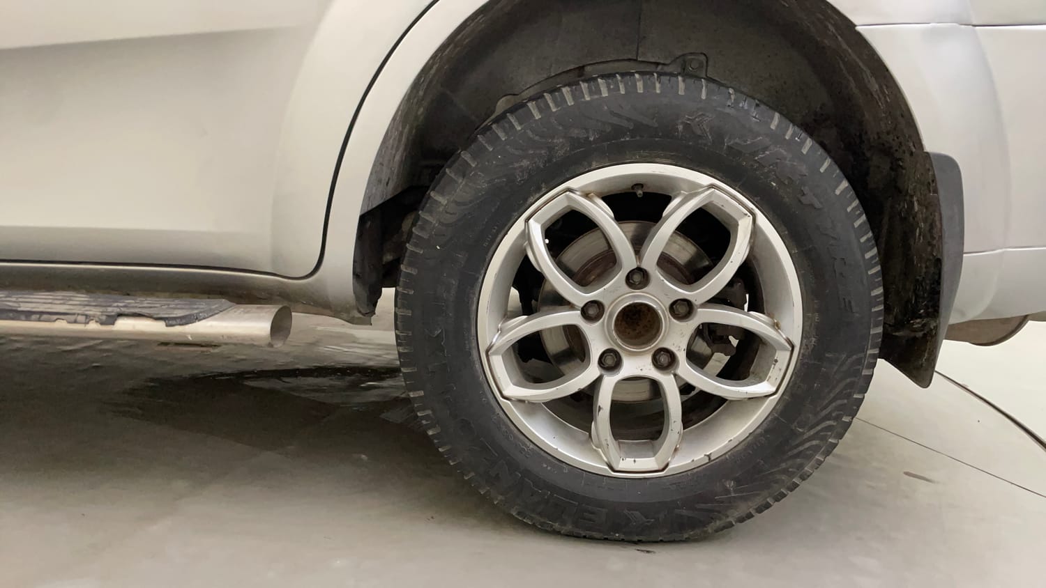 Used 2016 Mahindra XUV500 W4 Diesel Manual tyres LEFT REAR TYRE RIM VIEW