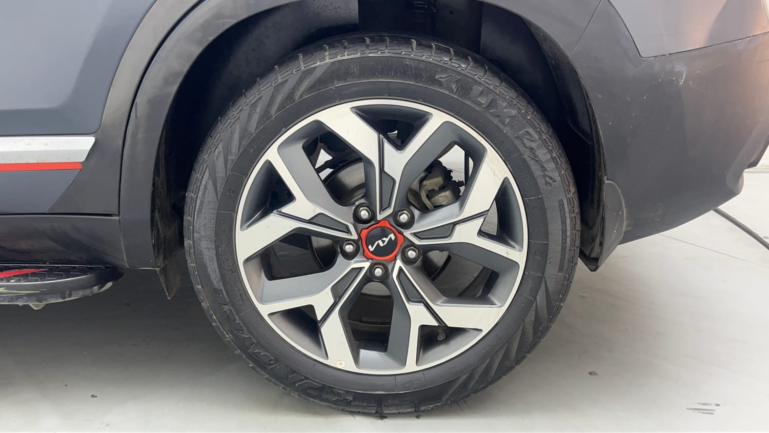 Used 2022 Kia Seltos X Line 1.5 Diesel AT Diesel Automatic tyres LEFT REAR TYRE RIM VIEW