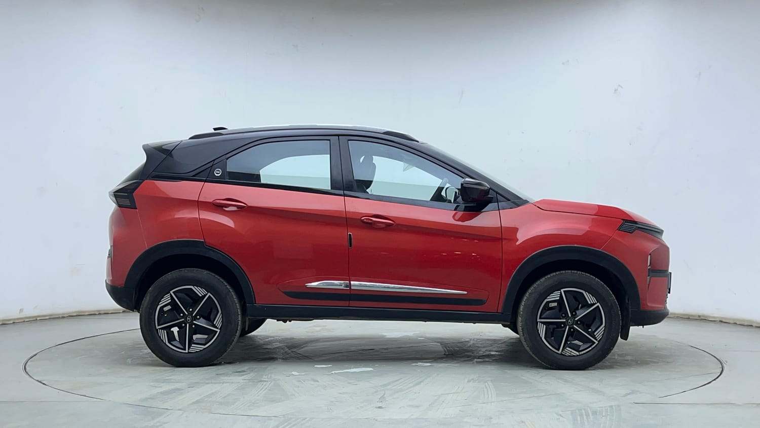 Used 2024 Tata Nexon Fearless Plus S 1.2 Revotron Petrol 6MT DT Petrol Manual exterior RIGHT SIDE VIEW