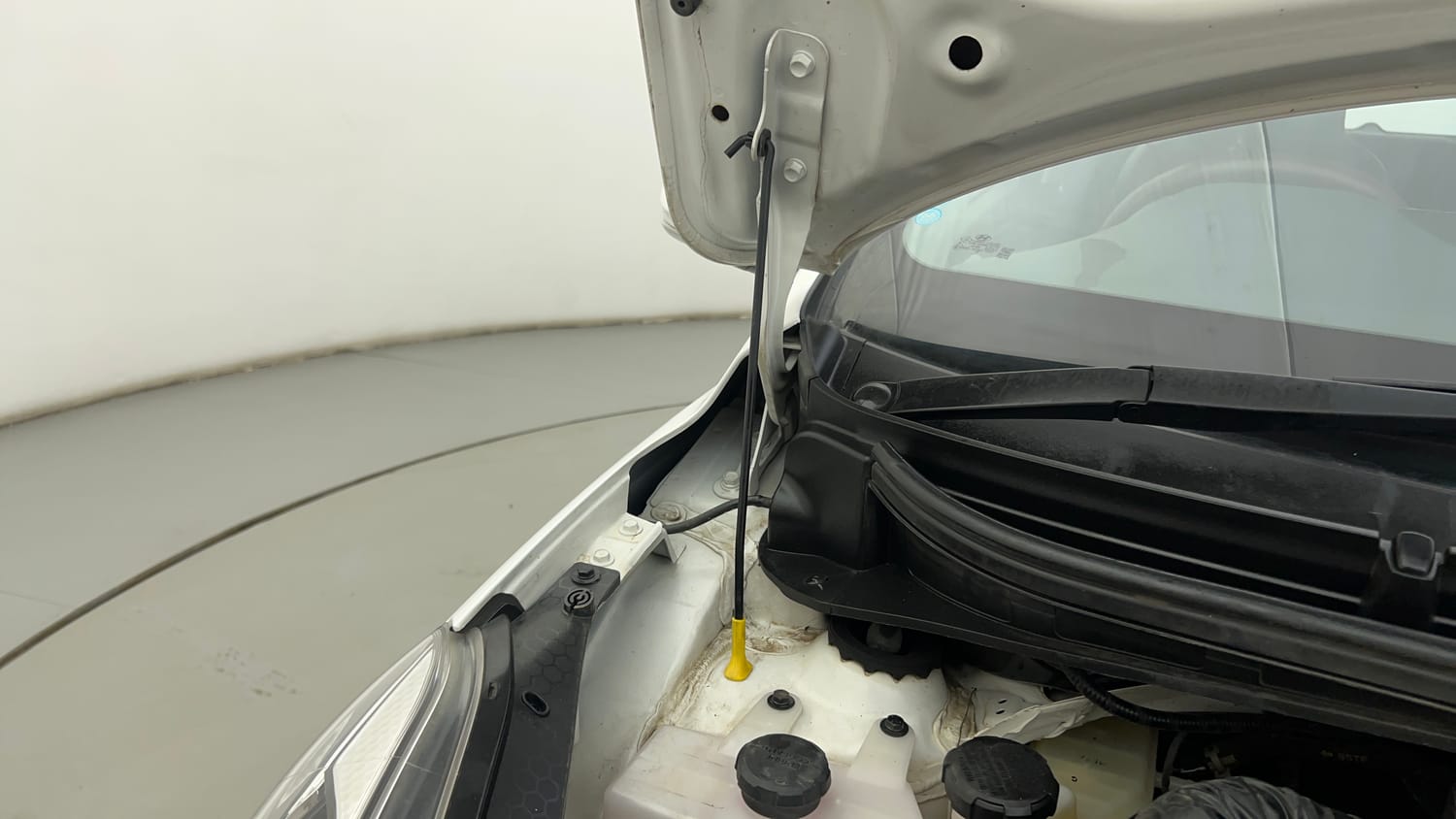 Used 2024 Hyundai Grand i10 Nios Sportz 1.2 Kappa CNG Cng Manual engine ENGINE RIGHT SIDE HINGE & APRON VIEW