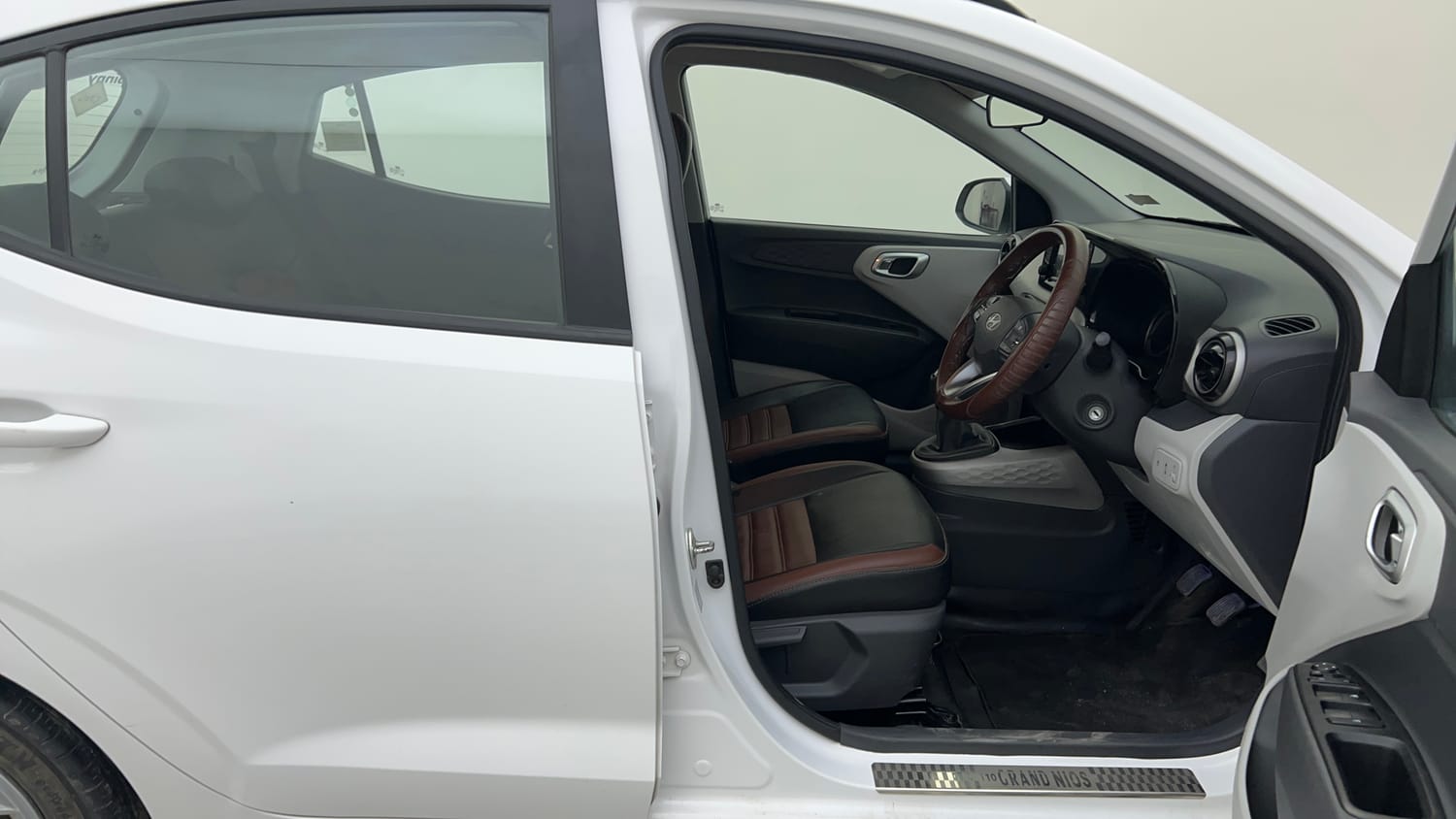 Used 2024 Hyundai Grand i10 Nios Sportz 1.2 Kappa CNG Cng Manual interior RIGHT SIDE FRONT DOOR CABIN VIEW
