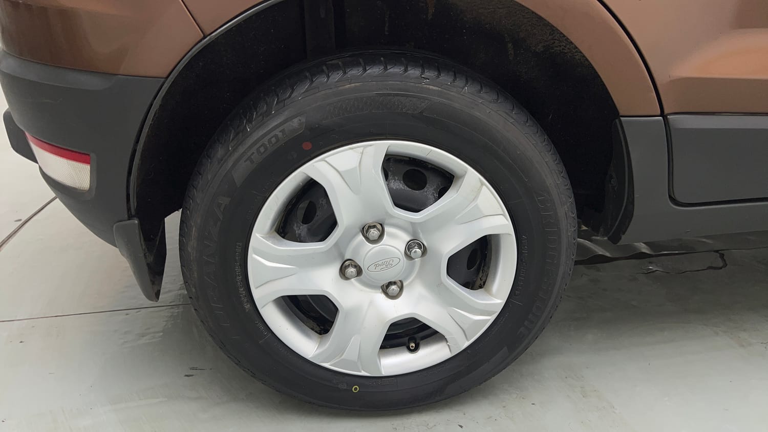 Used 2017 Ford EcoSport Trend+ 1.0L EcoBoost Petrol Manual tyres RIGHT REAR TYRE RIM VIEW