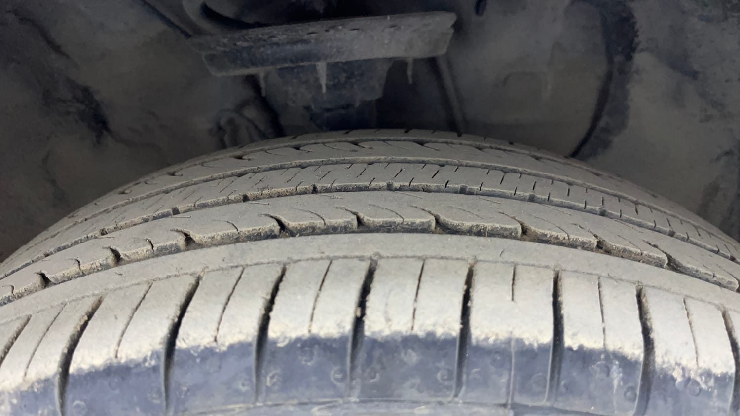 Used 2017 Hyundai Elite i20 Asta 1.2 Petrol Manual tyres RIGHT FRONT TYRE TREAD VIEW