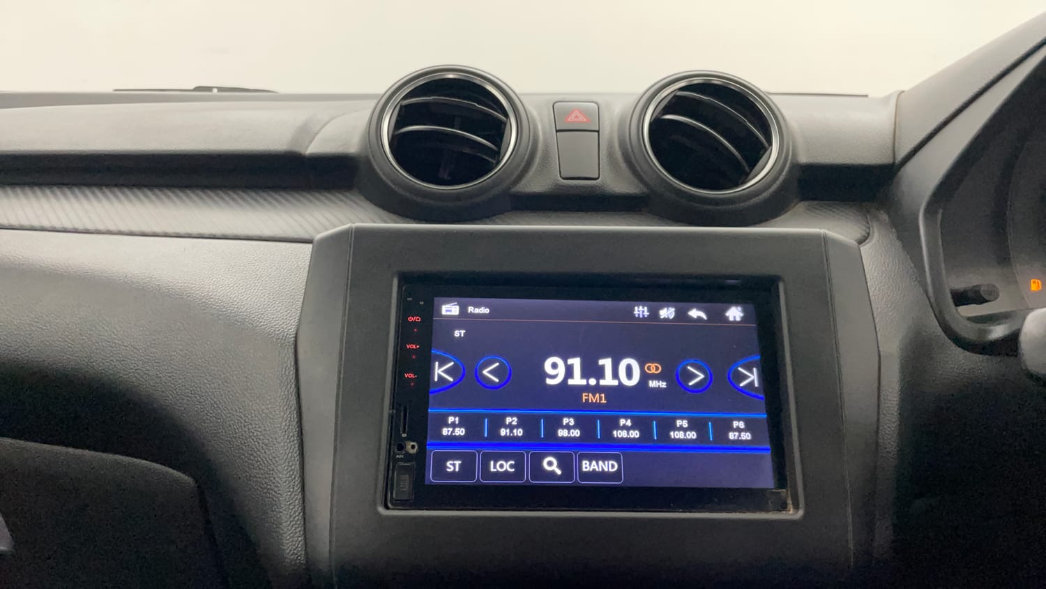 Used 2019 Maruti Suzuki Swift LXi Petrol Manual interior MUSIC SYSTEM & AC CONTROL VIEW