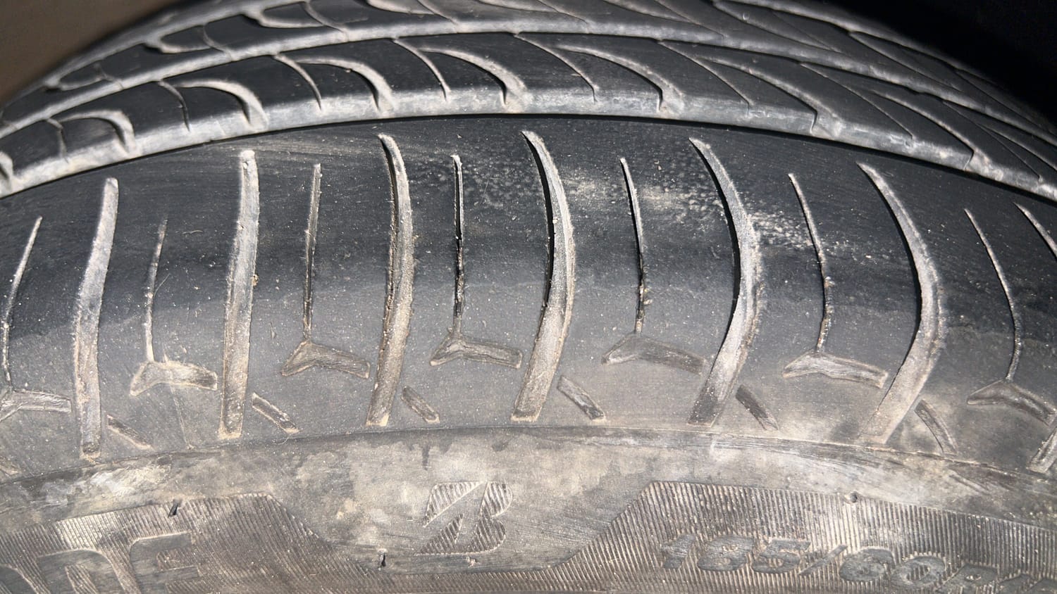 Used 2015 Volkswagen Vento Highline Diesel Diesel Manual tyres RIGHT FRONT TYRE TREAD VIEW