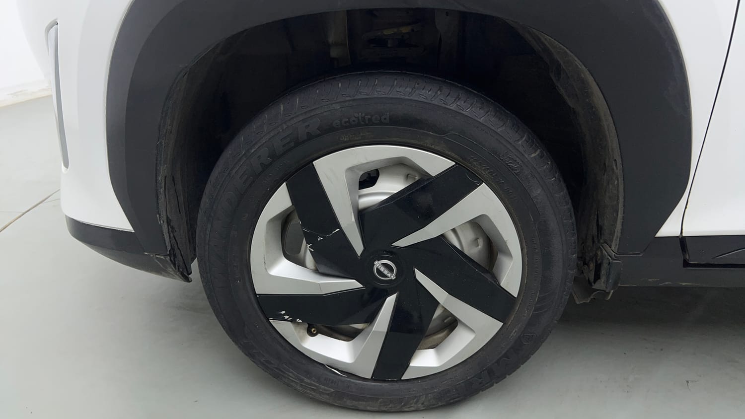 Used 2024 Nissan Magnite XE AMT Petrol Automatic tyres LEFT FRONT TYRE RIM VIEW