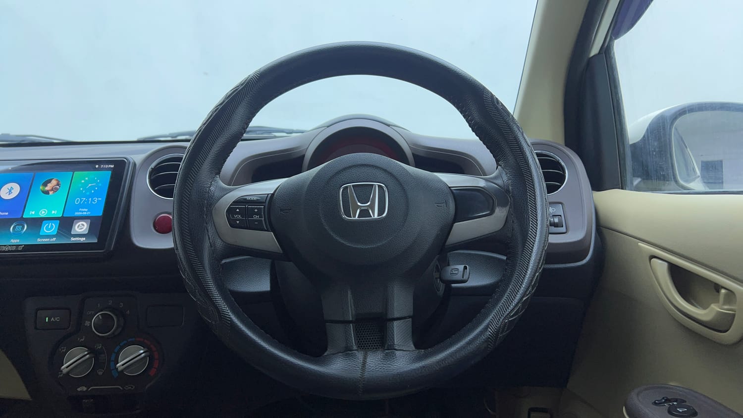 Used 2013 Honda Amaze 1.2 S i-VTEC Petrol Manual top_features Steering mounted controls