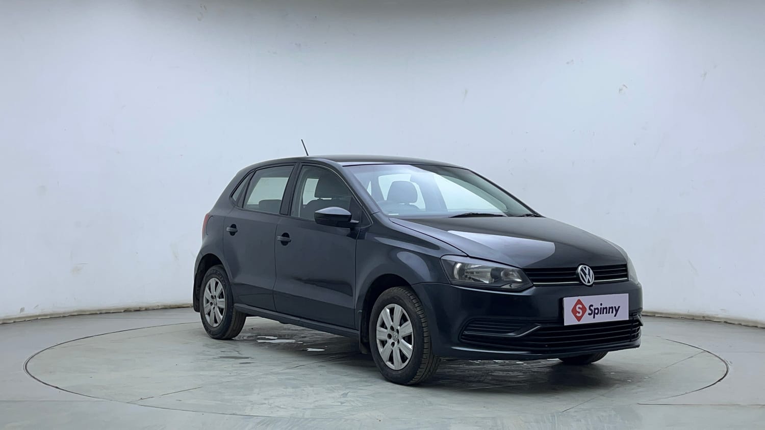 Used 2015 Volkswagen Polo Trendline 1.2L (P) Petrol Manual exterior RIGHT FRONT CORNER VIEW