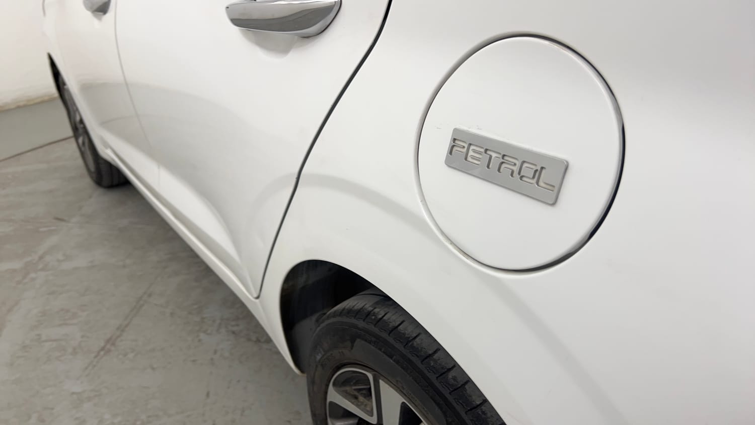 Used 2023 Hyundai Aura SX 1.2 CNG Cng Manual dents MINOR SCRATCH