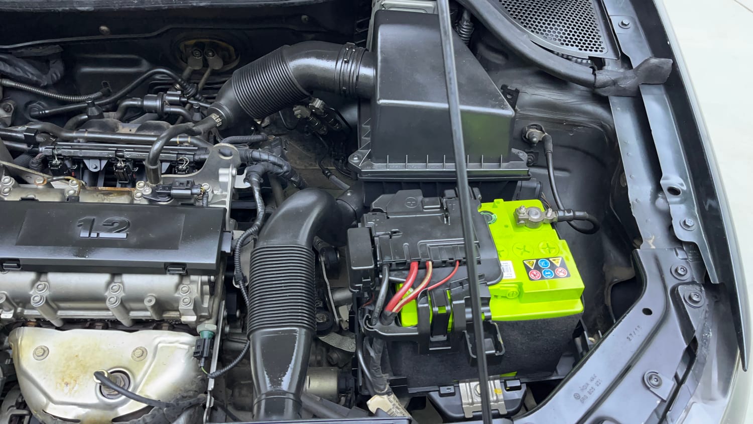 Used 2015 Volkswagen Polo Trendline 1.2L (P) Petrol Manual engine ENGINE LEFT SIDE VIEW