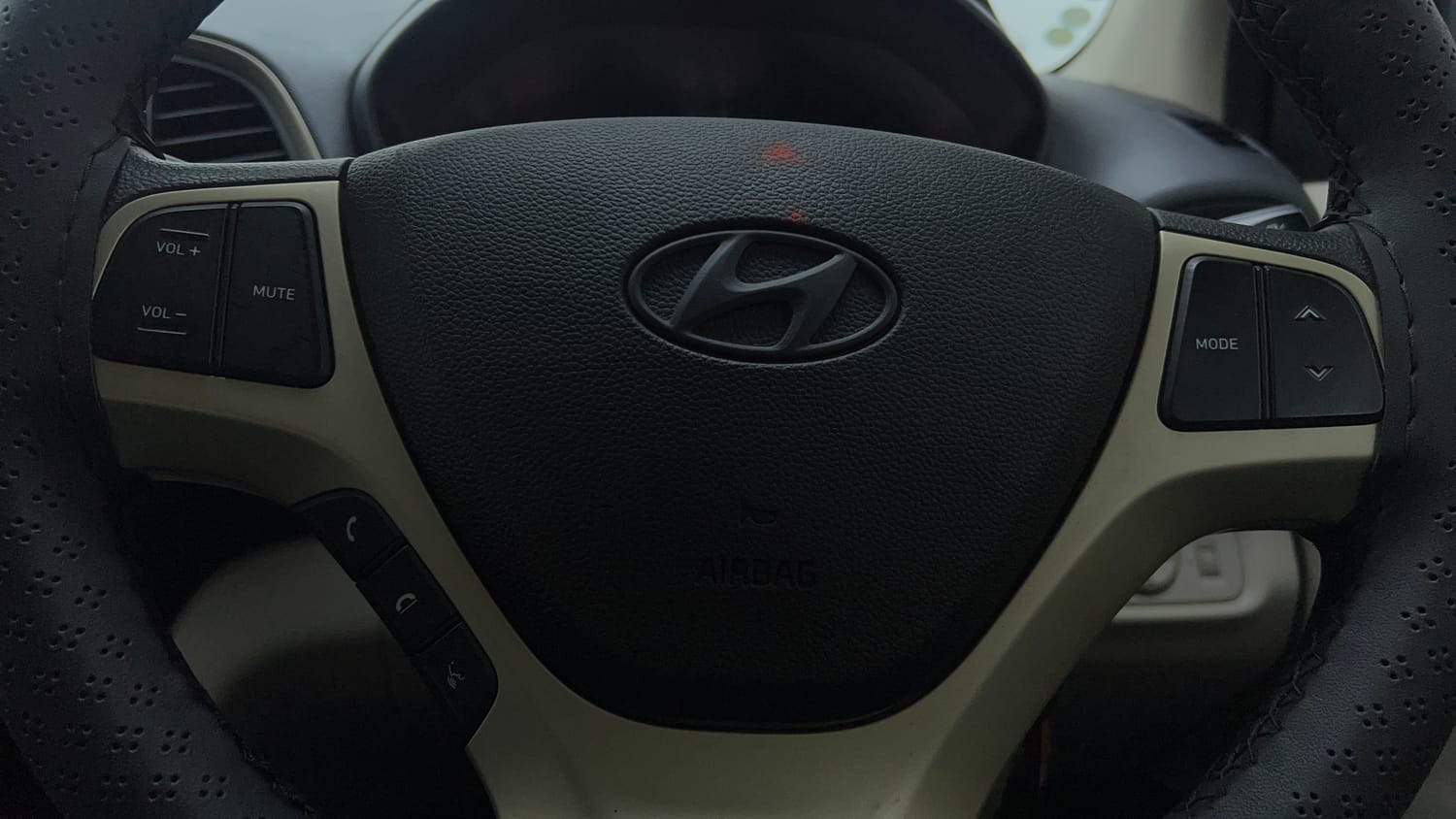 Used 2022 Hyundai Santro Sportz Petrol Manual top_features Airbags