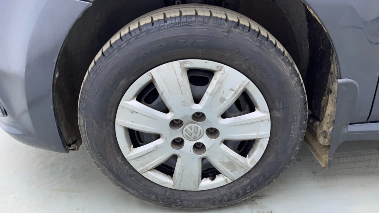 Used 2015 Volkswagen Polo Trendline 1.2L (P) Petrol Manual tyres LEFT FRONT TYRE RIM VIEW