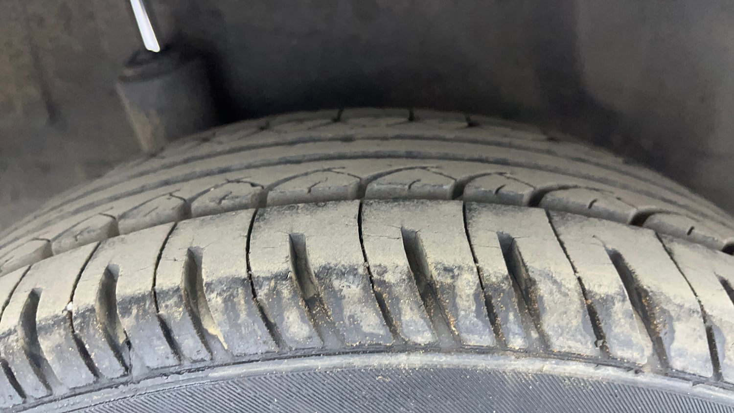 Used 2013 Honda Brio S(O)MT Petrol Manual tyres RIGHT REAR TYRE TREAD VIEW