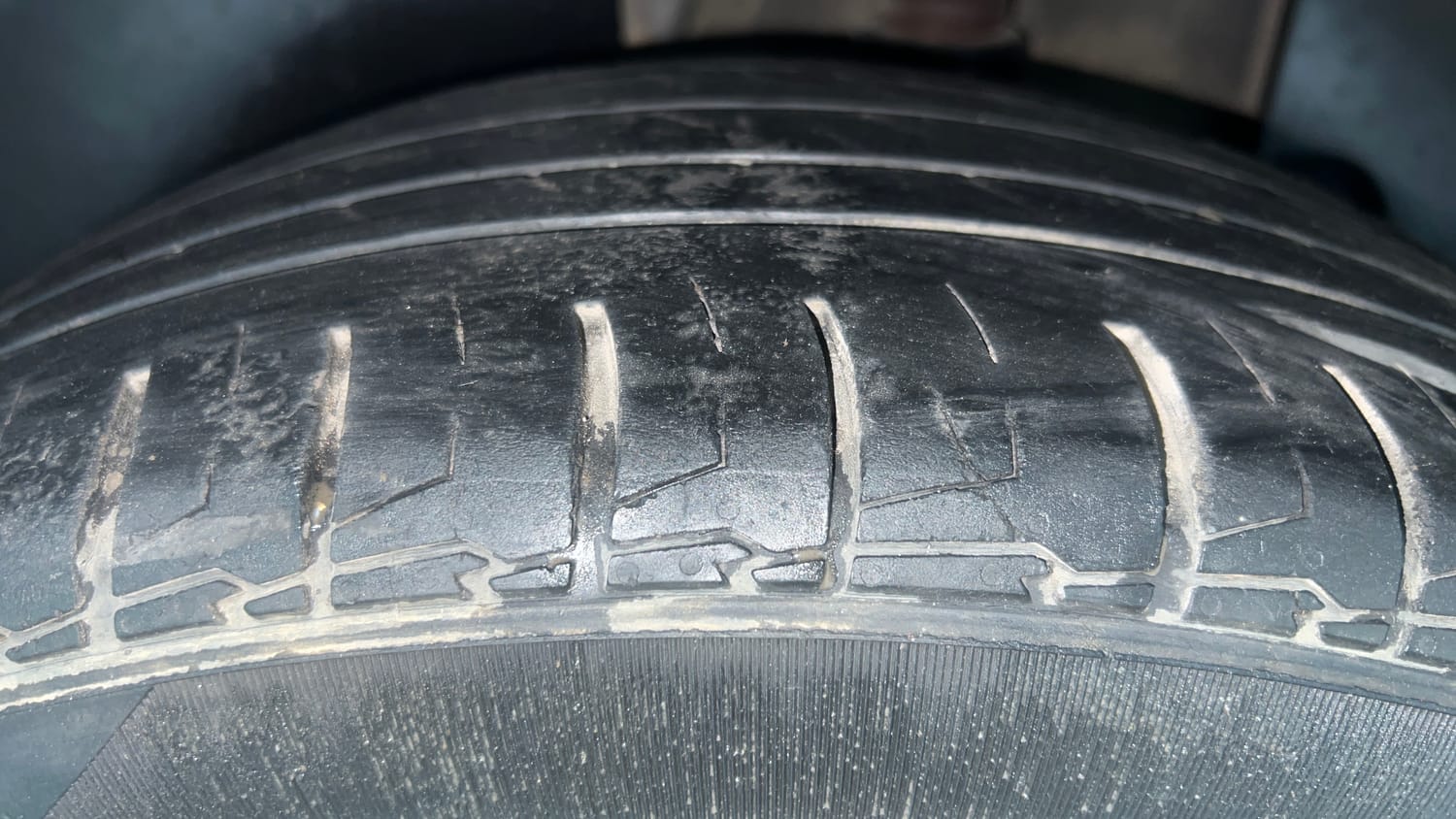 Used 2022 Kia Seltos X Line 1.5 Diesel AT Diesel Automatic tyres LEFT REAR TYRE TREAD VIEW