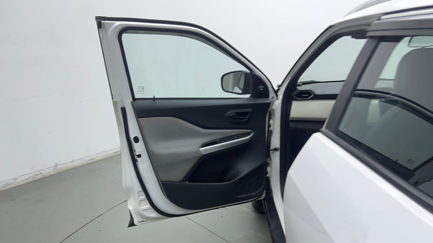 Used 2024 Nissan Magnite XE AMT Petrol Automatic interior LEFT FRONT DOOR OPEN VIEW