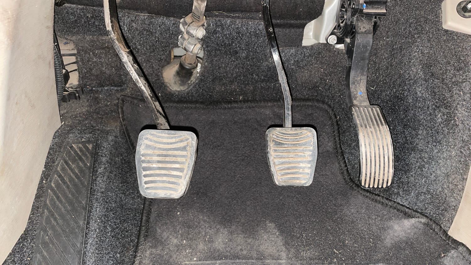 Used 2016 Mahindra XUV500 W4 Diesel Manual interior PEDALS VIEW