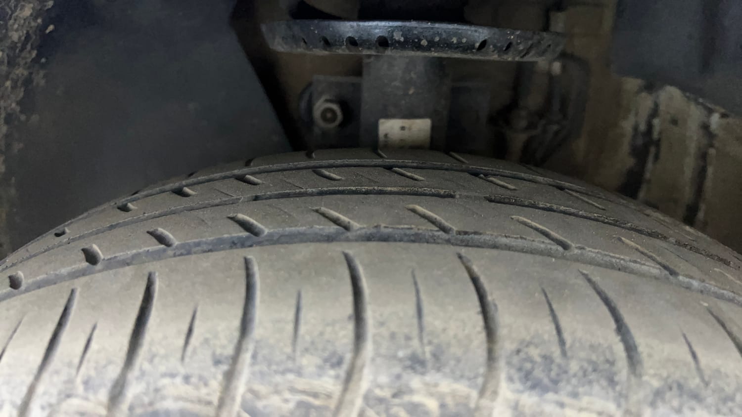 Used 2017 Volkswagen Ameo Highline1.2L (P) Petrol Manual tyres LEFT FRONT TYRE TREAD VIEW