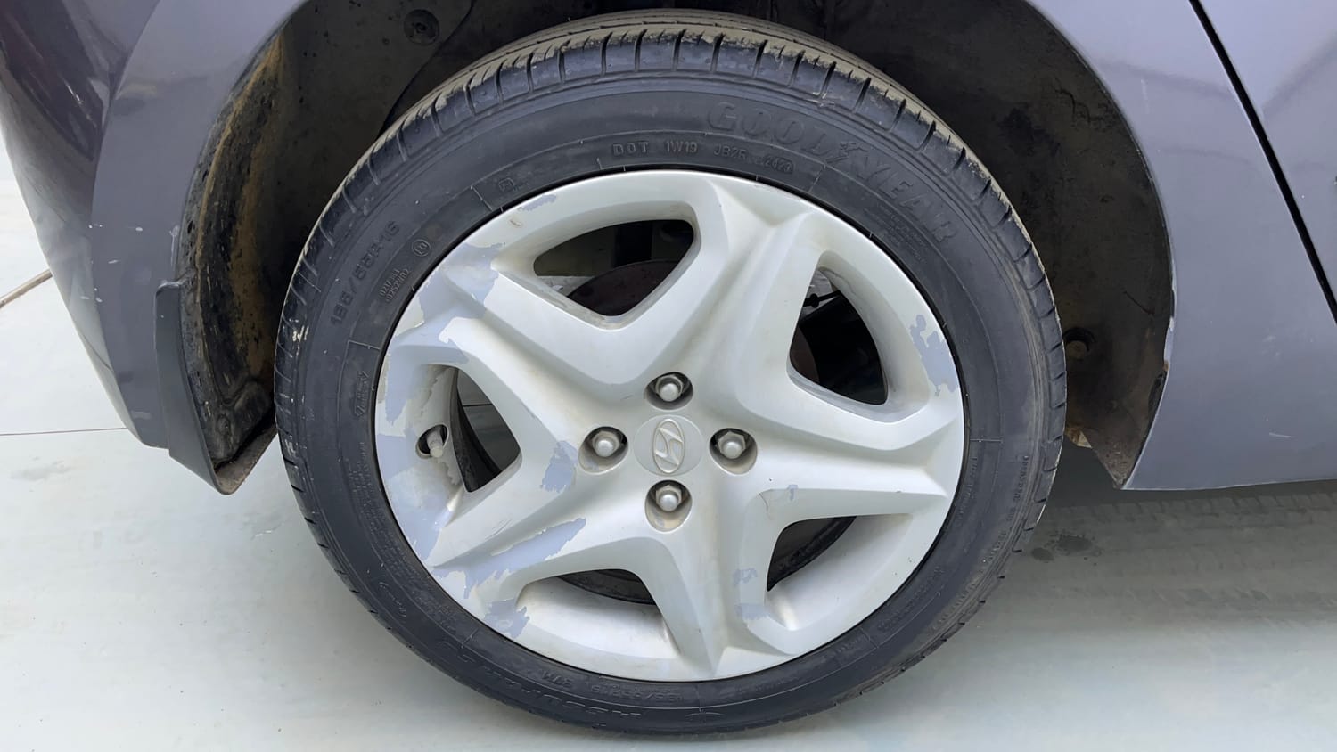 Used 2017 Hyundai Elite i20 Asta 1.2 Petrol Manual tyres RIGHT REAR TYRE RIM VIEW