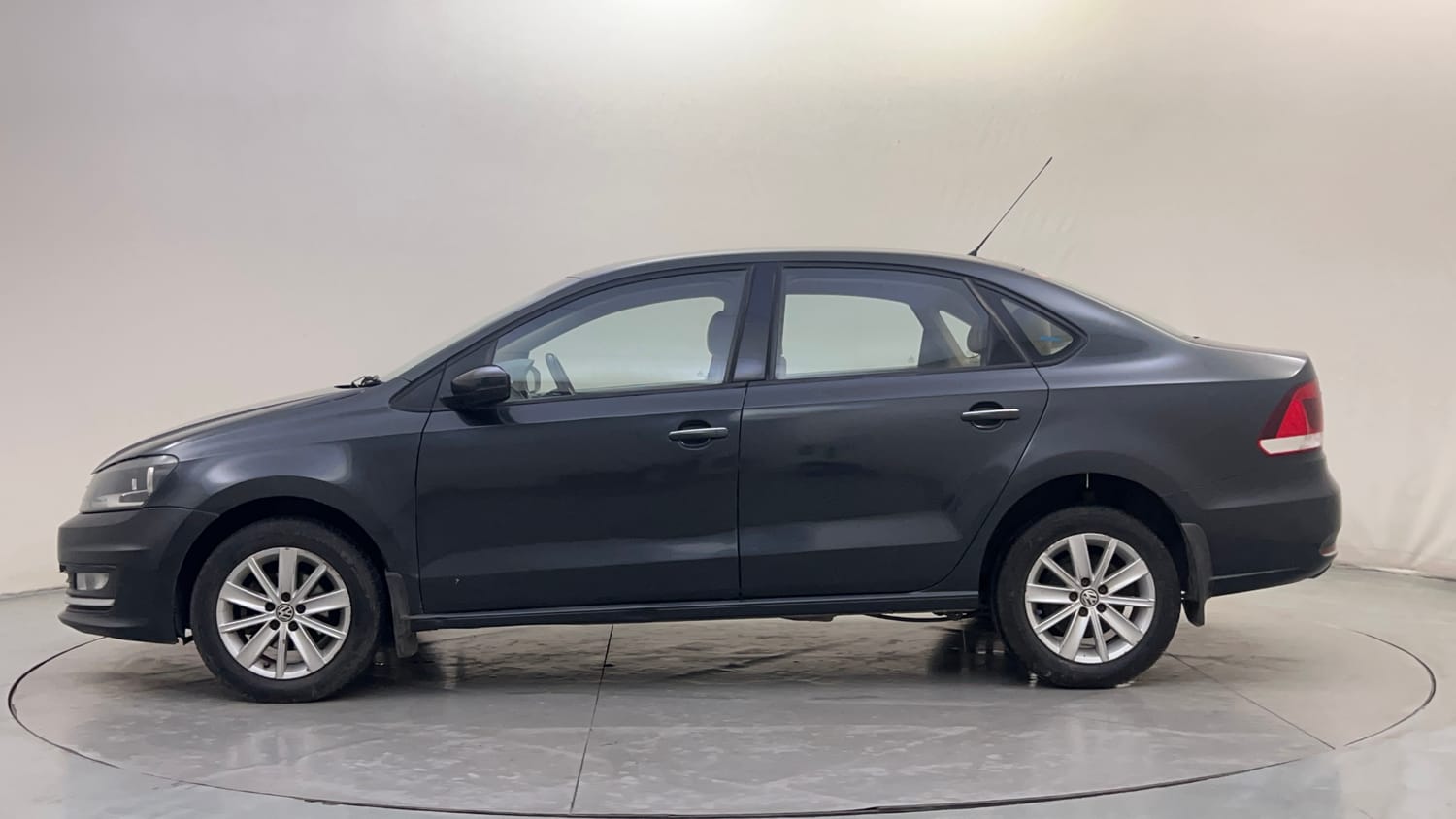 Used 2015 Volkswagen Vento Highline Diesel Diesel Manual exterior LEFT SIDE VIEW