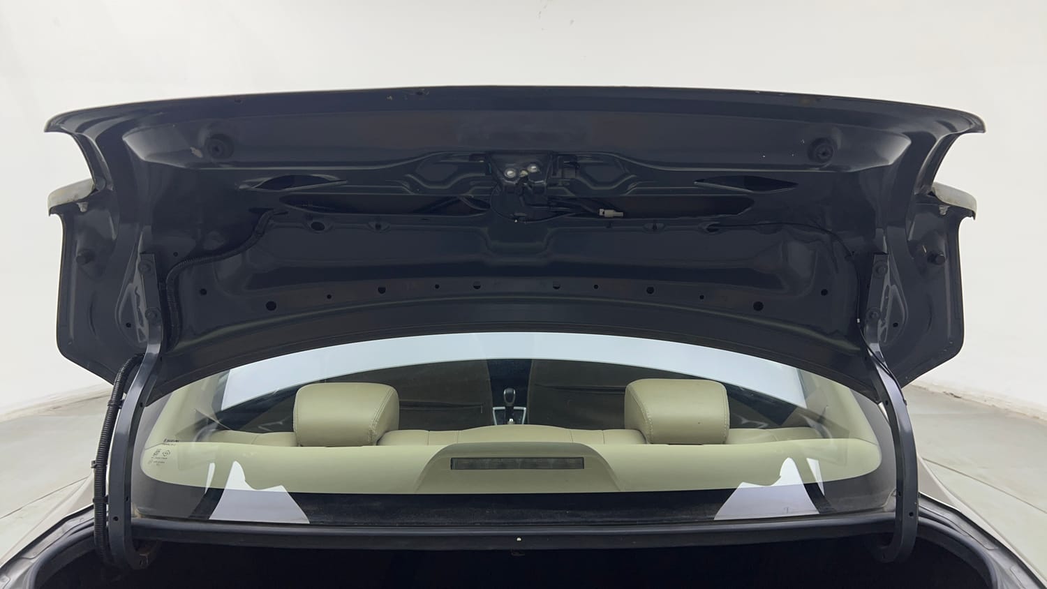 Used 2019 Maruti Suzuki Dzire VXi AMT Petrol Automatic interior DICKY DOOR OPEN VIEW
