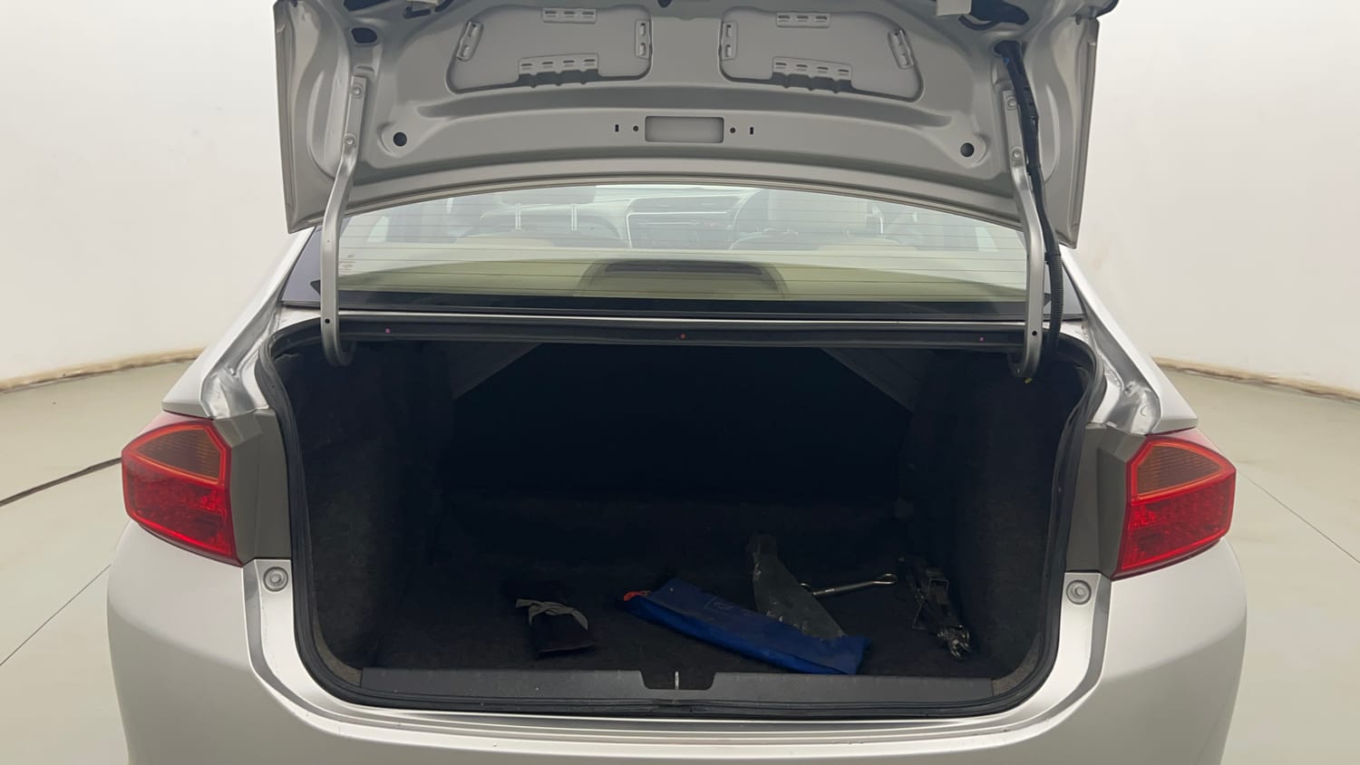 Used 2015 Honda City VX Petrol Manual interior DICKY INSIDE VIEW