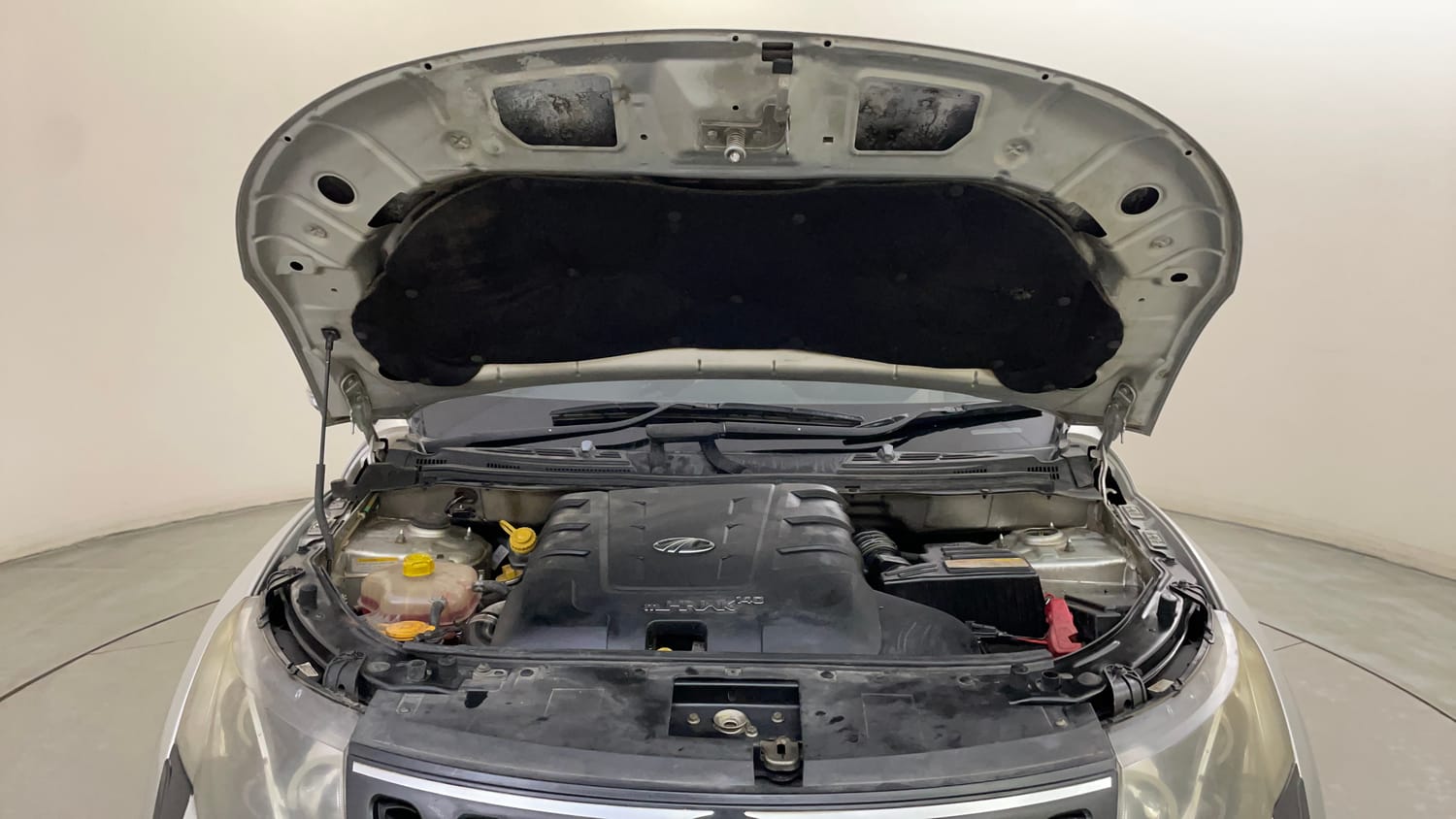Used 2016 Mahindra XUV500 W4 Diesel Manual engine ENGINE & BONNET OPEN FRONT VIEW