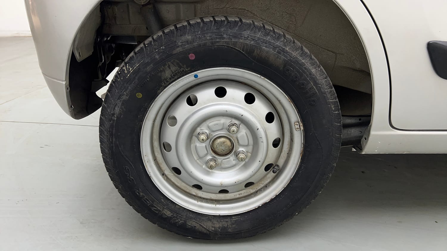 Used 2016 Maruti Suzuki Wagon R LXI Petrol Manual tyres RIGHT REAR TYRE RIM VIEW