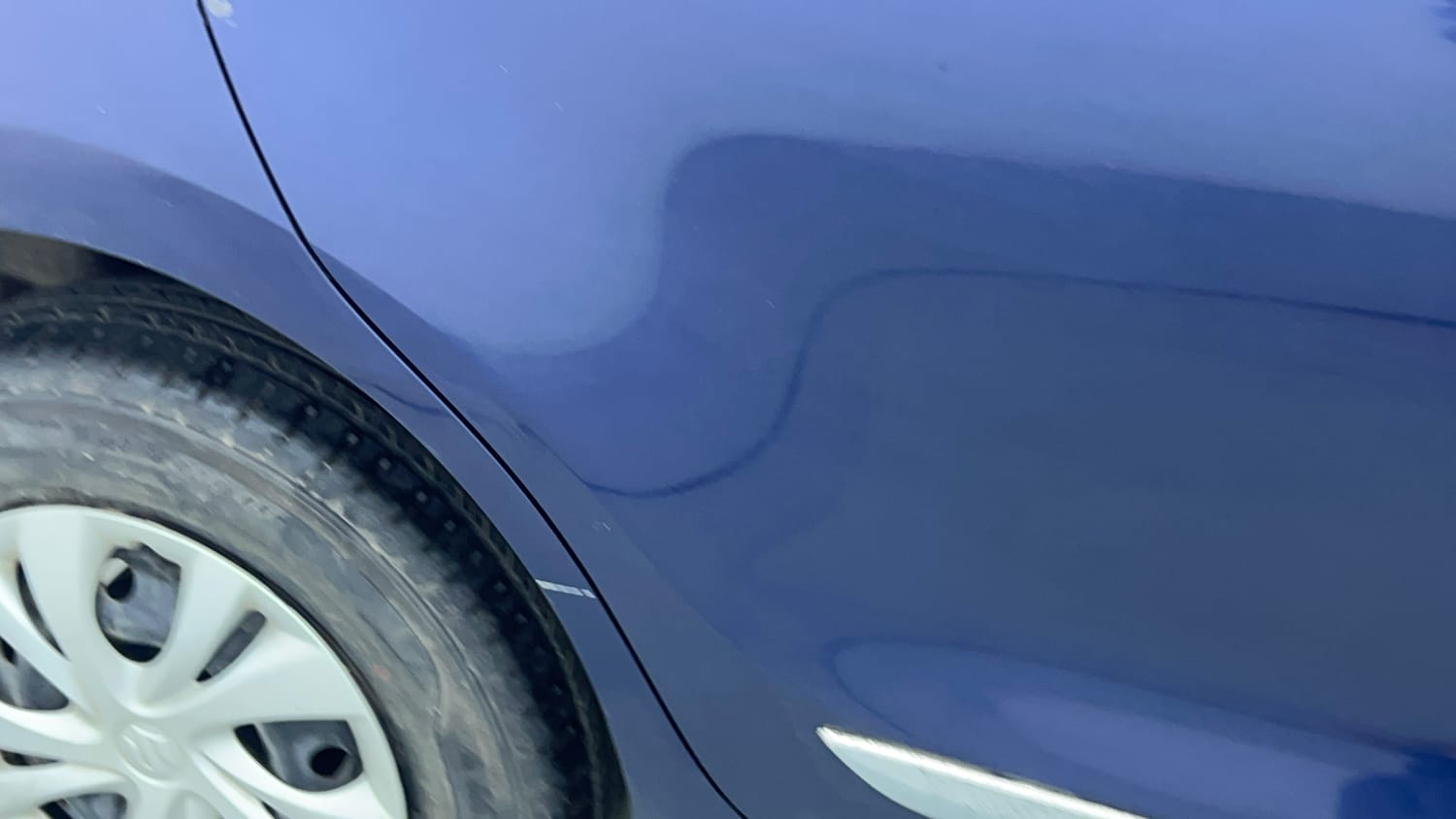 Used 2019 Maruti Suzuki Swift VXi AMT Petrol Automatic dents MINOR SCRATCH