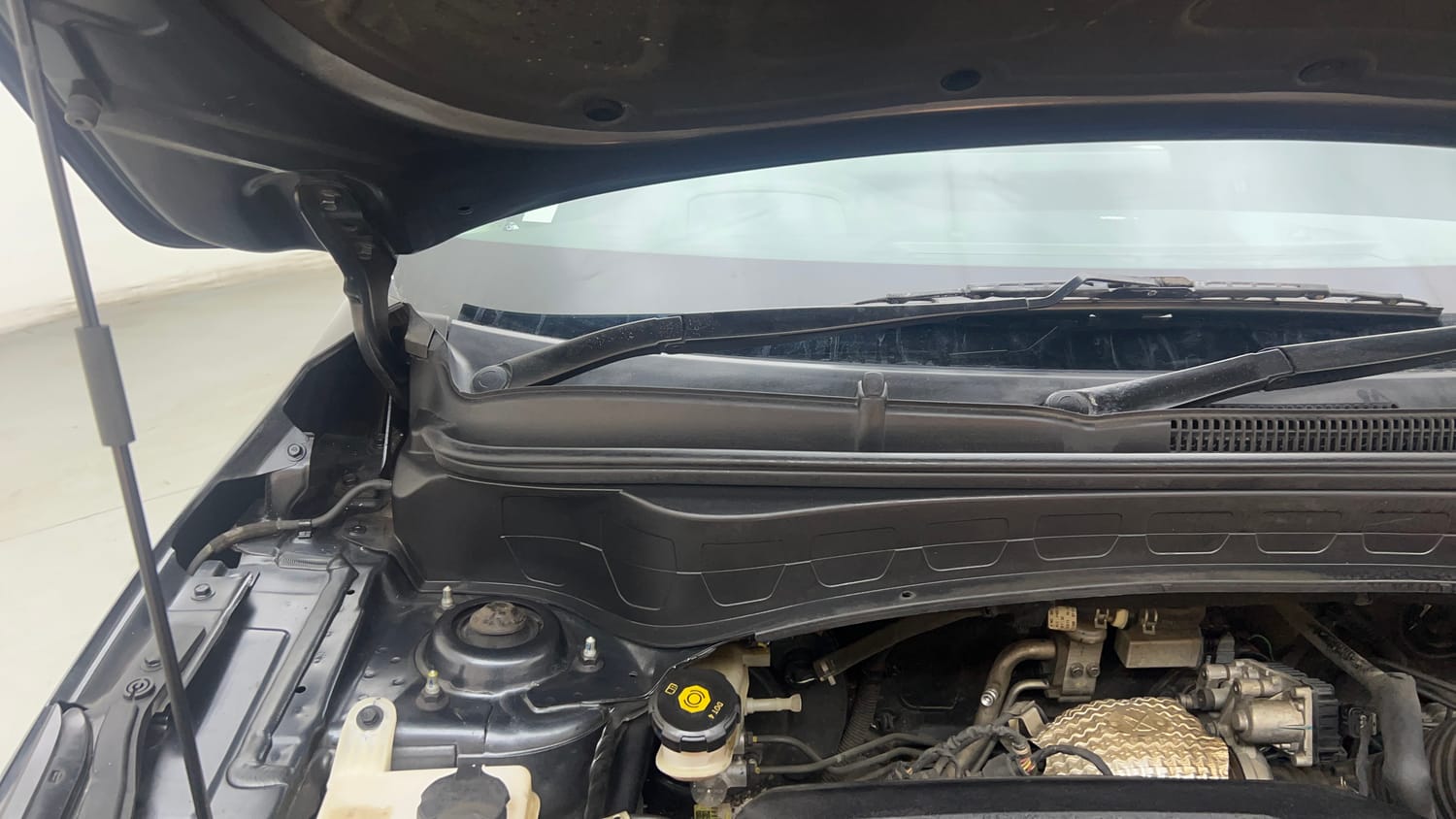 Used 2022 Kia Seltos X Line 1.5 Diesel AT Diesel Automatic engine ENGINE RIGHT SIDE HINGE & APRON VIEW