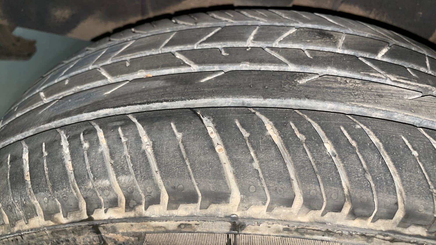 Used 2022 Renault Kiger RXT AMT Petrol Automatic tyres RIGHT REAR TYRE TREAD VIEW