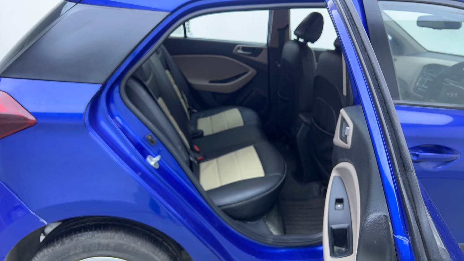 Used 2014 Hyundai Elite i20 Sportz 1.2 Petrol Manual interior RIGHT SIDE REAR DOOR CABIN VIEW
